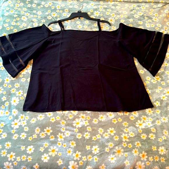 Black Cold Shoulder strappy blouse .. size 2X - Picture 1 of 3
